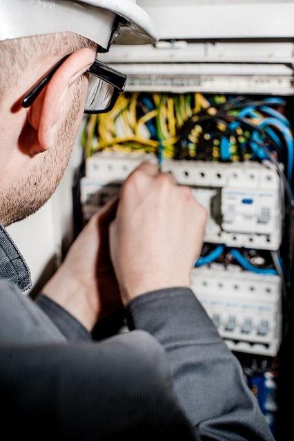 ​14 Questions You Should Ask the Electrician